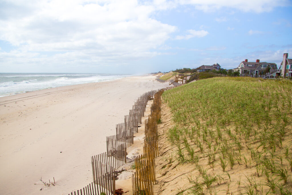 Long Island Beachgoers Prepare for Hot Weekend as Highs Near 90s