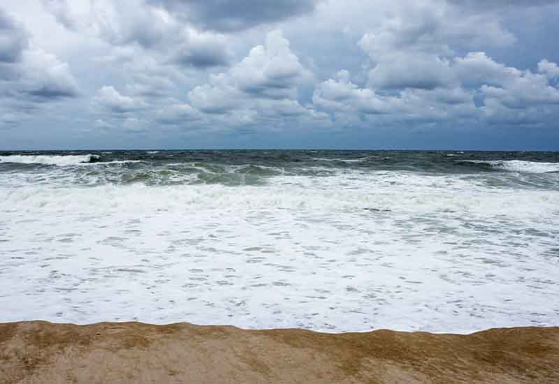 Police Warn Residents to Stay Out of Ocean As Hurricane Lee Passes