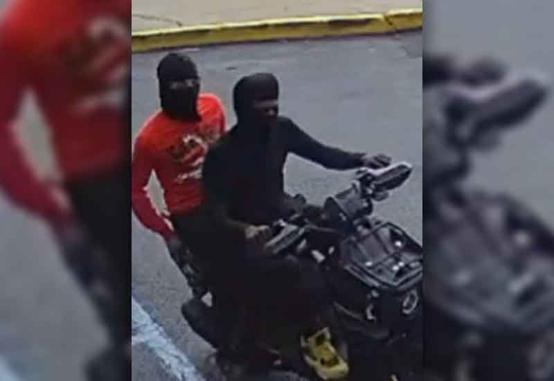 Mopen Bandits Rob Man of $10,000 Necklace