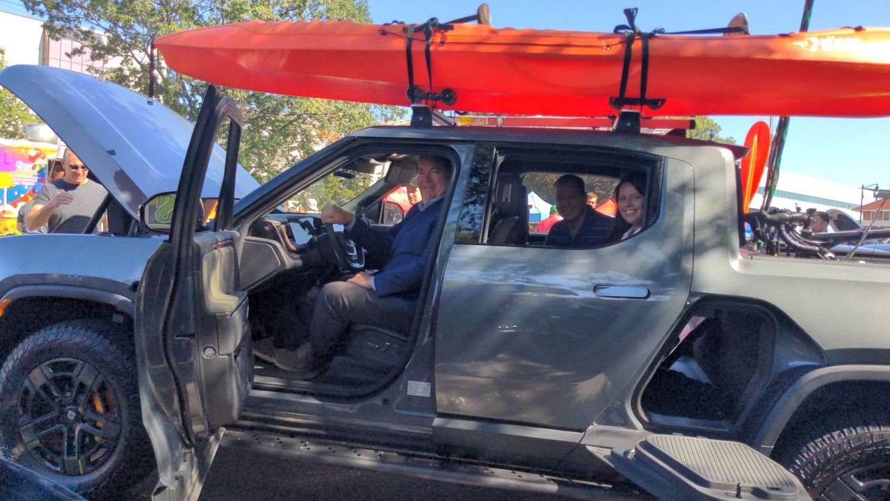 Somerset County Shows Off Electric Vehicle Fleet