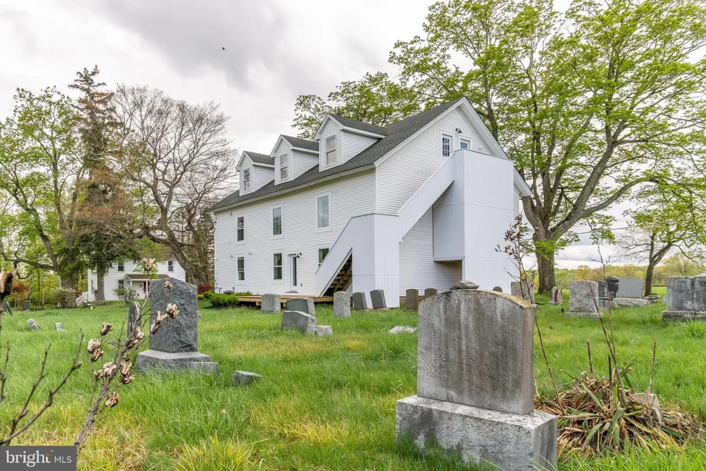 This New Jersey Home on the Market Comes Complete with its Own Cemetery