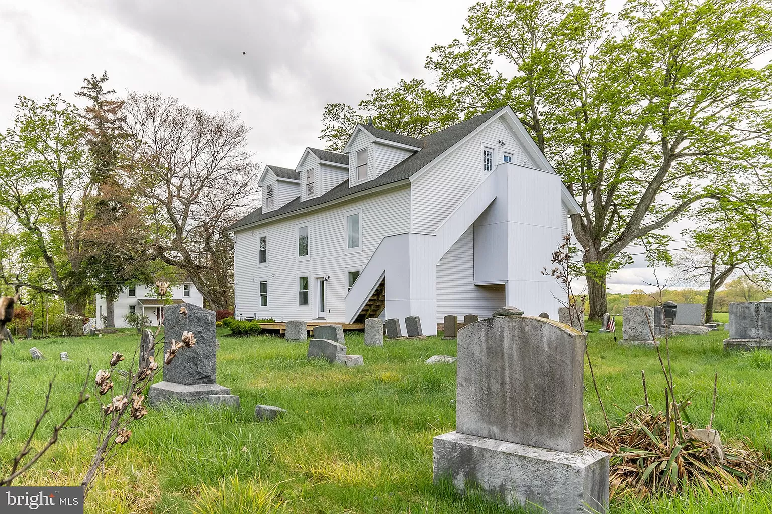 This New Jersey Home on the Market Comes Complete with its Own Cemetery