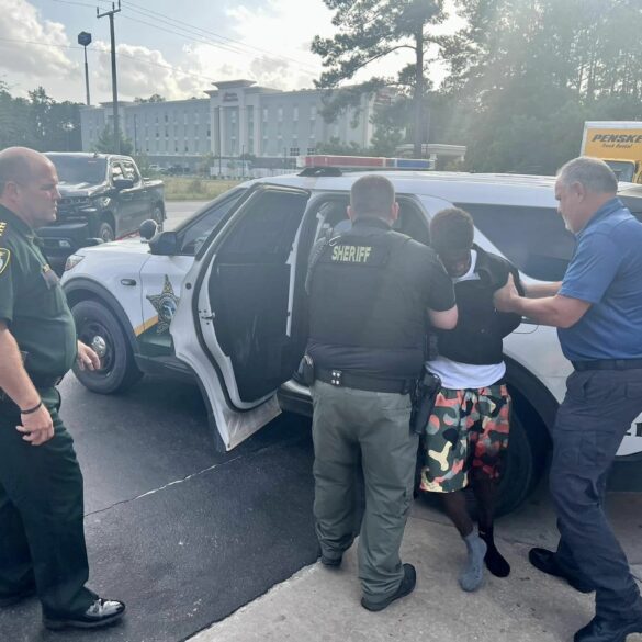 Theft suspect repeatedly tried to run over arresting deputies - photo licensed by shore news network.