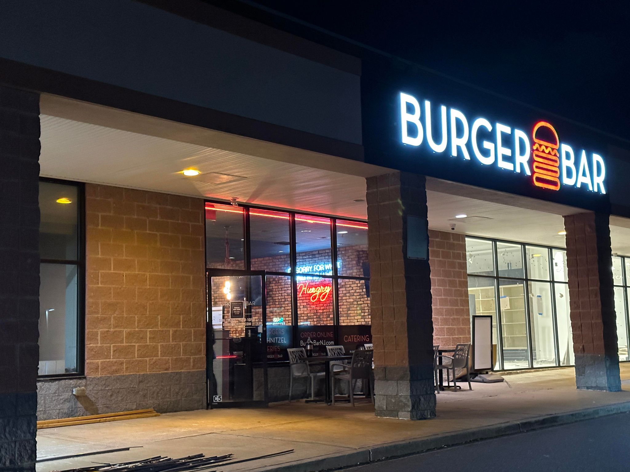 Burger Bar Opens in Jackson, Showcases Specialty Crispy Burgers