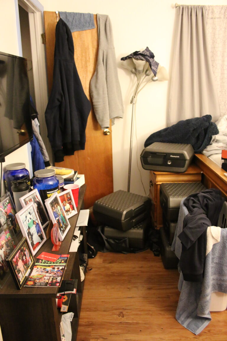 Police find $305k in cash, kilo of cocaine at drug dealer's home - photo licensed by shore news network.