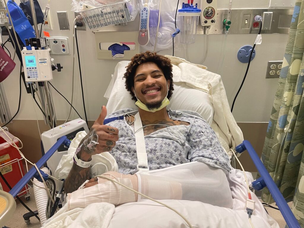 Kelly Oubre Jr - Hospital photo - Twitter