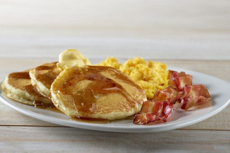 Perkins Restaurant & Bakery Offers Complimentary Meal to Service Members