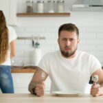 A recent study by Cookpad in conjunction with Gallup reveals a widening gap in the number of meals cooked by women compared to men, marking a shift in the trend of the past three years.