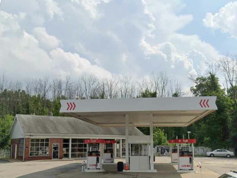 New jersey gas station notorious for high prices selling at $5 per gallon during thanksgiving - photo licensed by shore news network.