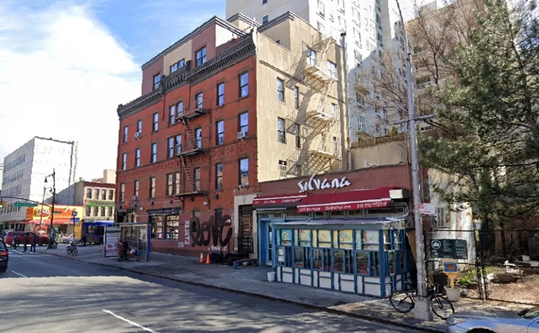 In Harlem, a 39-year-old man was attacked and repeatedly stabbed in the face and torso. The incident occurred shortly after 4 a.m. Saturday outside the Silvana restaurant at 300 West 116th Street.