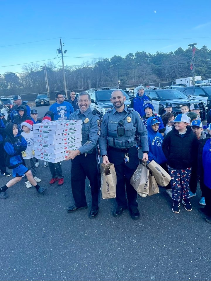 Baseball Team Brings Pizza to Brick Cops Working Through Holiday Weekend