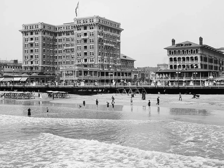 [Atlantic City, N.J., the Chalfonte and Haddon Hall] Names Detroit Publishing Co., publisher