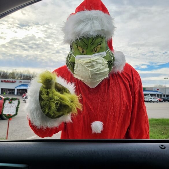 Dressed as the grinch, florida officer offers speeders a unique choice: citation or onion - photo licensed by shore news network.