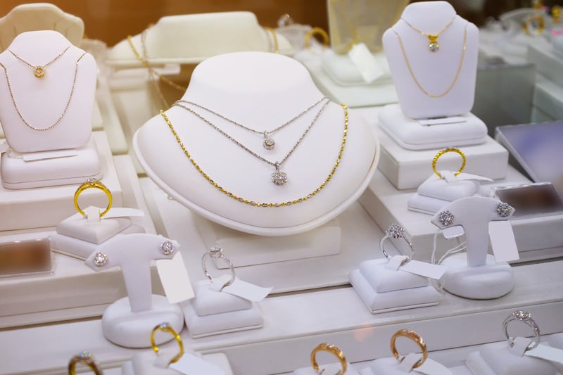 NYC Jewelry Store Heist: $13,800 Worth of Merchandise Stolen in New York