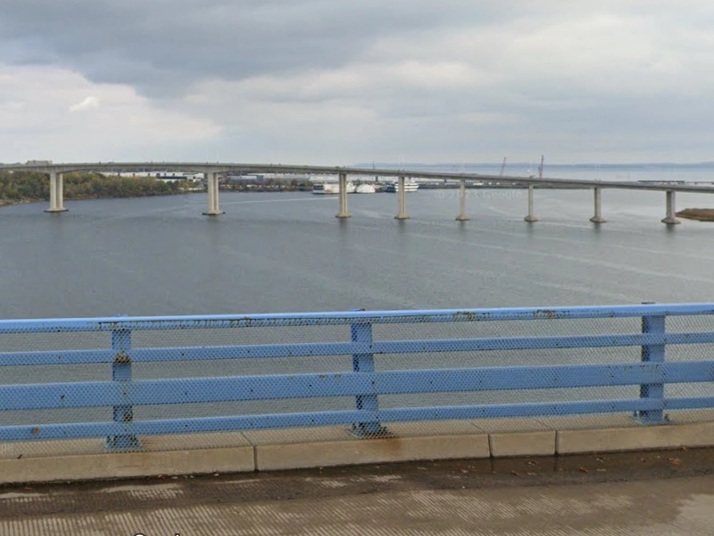 New Jersey Cops Rescue Woman from Attempted Bridge Jump