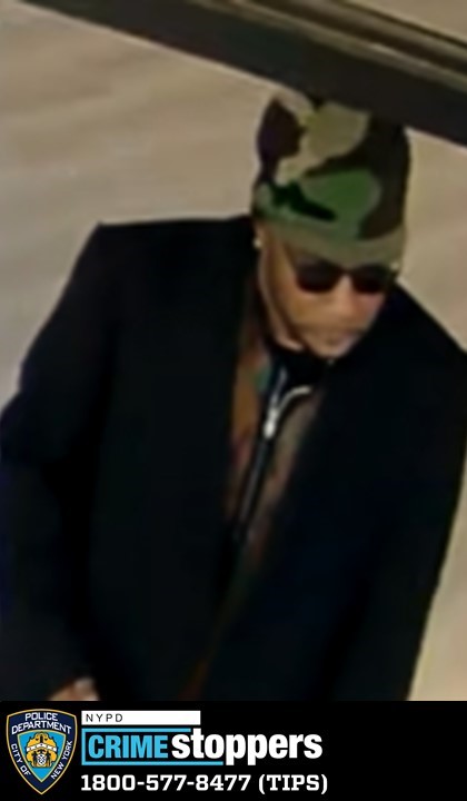 Mob Sought for Robbery Inside Broadway Business