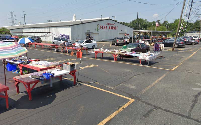 New Jersey Flea Market Shoppers Stop Machete-Wielding Man Trying to Collect a Debt