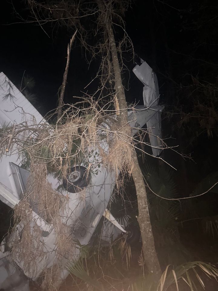 Florida Pilot Survives Cessna Crash with Minor Injuries