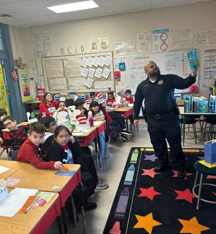 Newark Officer Join Reading Across America Event at Wilson Avenue School