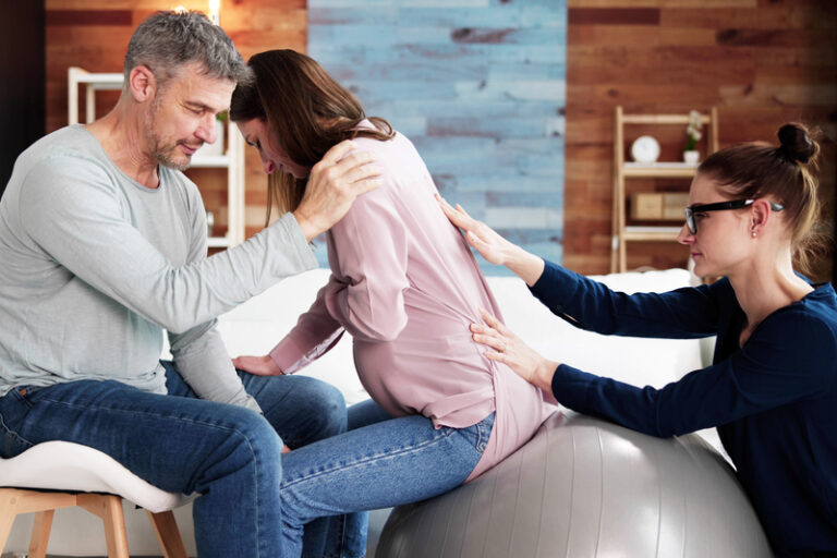 Doula therapist care and treatment for pregnant woman