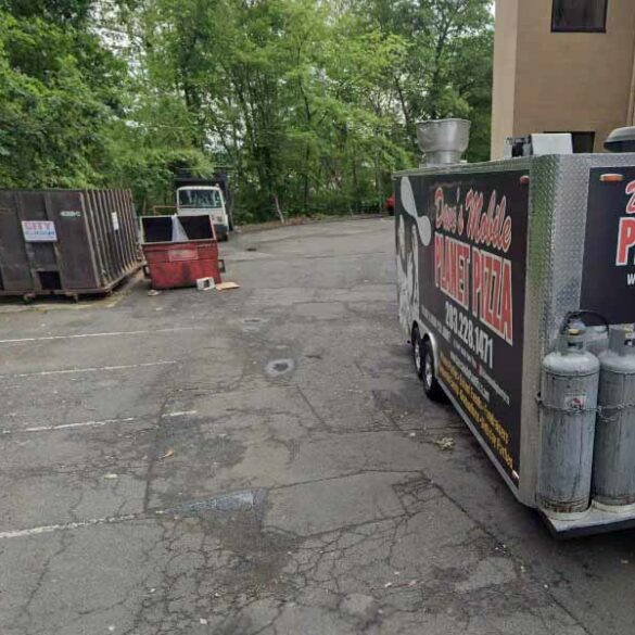 Pizzeria workers pull victim from fire in connecticut - photo licensed by shore news network.