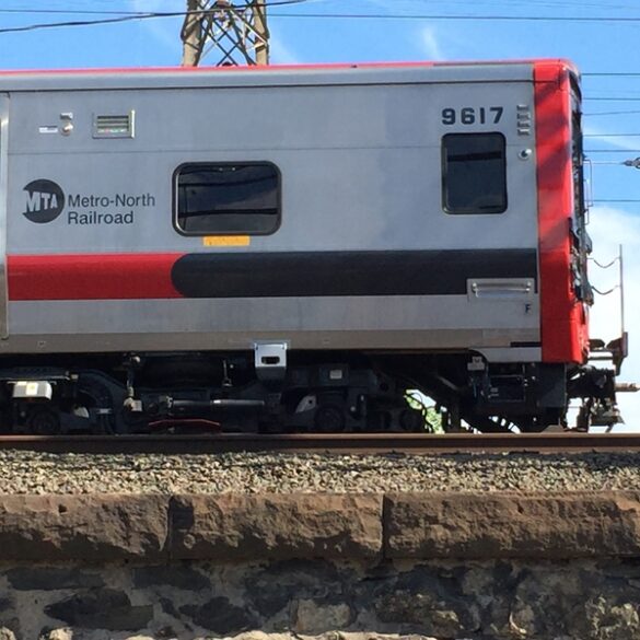 The stamford metro-north railroad train in connecticut, usa. It serves commuters leaving & entering stamford via the new haven line. 2 1