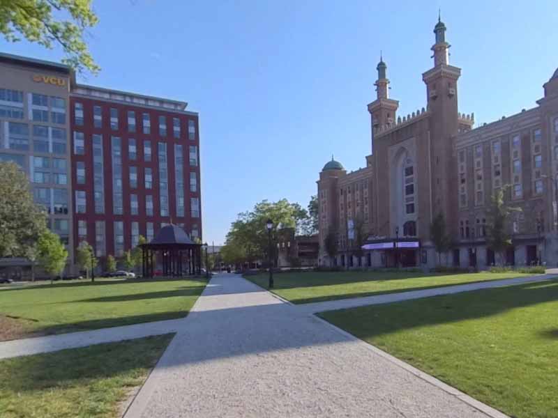 Intifada Protesters Throw Bottles, Garbage at Police at Virginia University