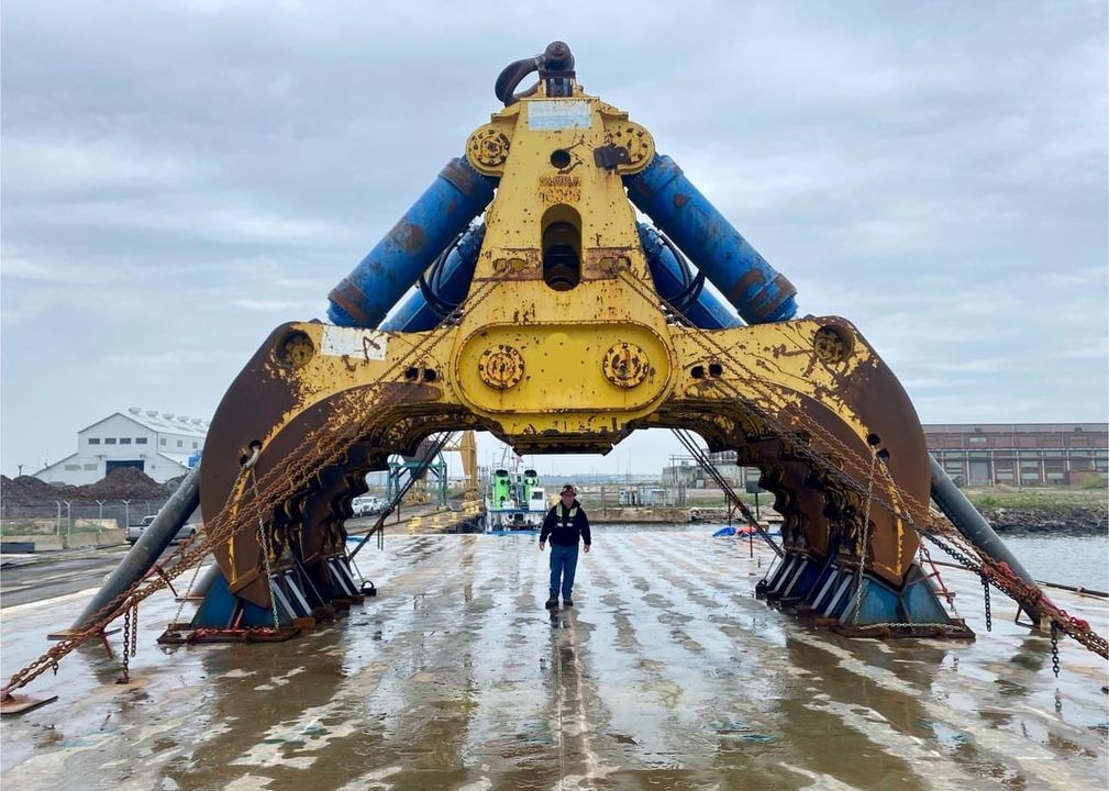 Massive Hydraulic Salvage Grab Arrives for FSK Bridge Collapse Recovery Effort