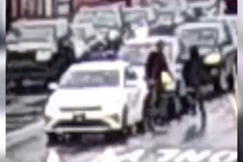 Philadelphia Police Seek Suspects in Daylight Robbery