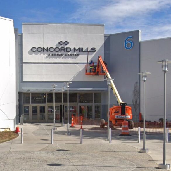 Teens shot, one killed in parking lot at delaware mall carnival - photo licensed by shore news network.