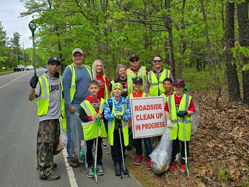 Volunteers Pitch In To Clean Up Jackson Township Roads
