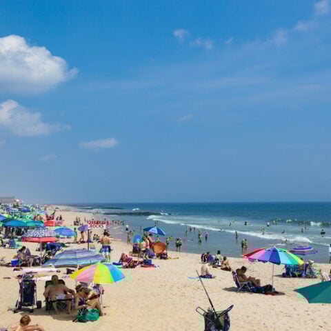 New jersey expecting beautiful beach weather this weekend followed by mid-week showers - photo licensed by shore news network.