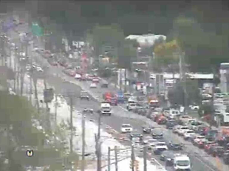 Disabled vehicles causing major traffic issues on route 70 toward philadelphia - photo licensed by shore news network.