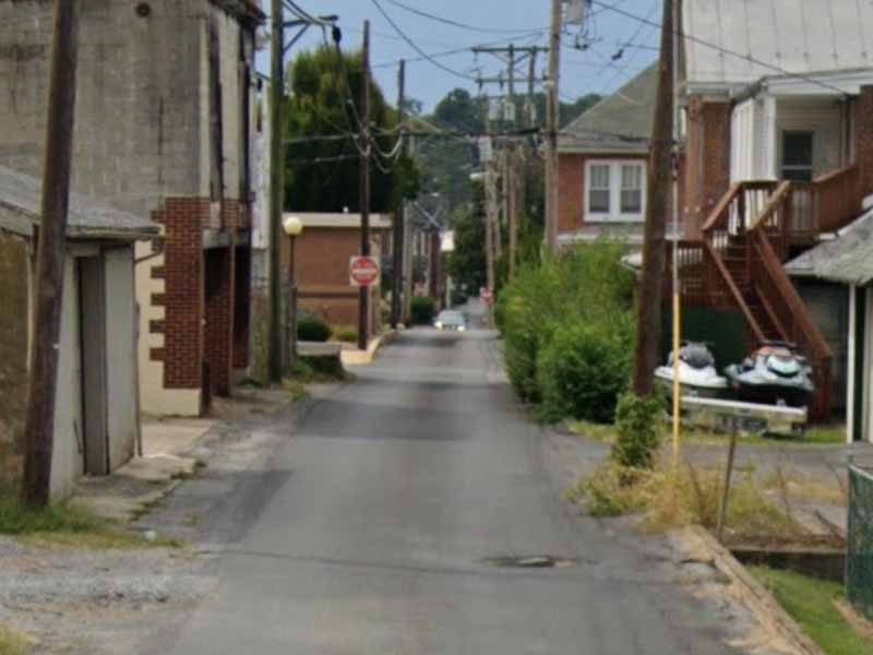 Cops Reunite Wandering Child With Mother, No Charges Filed