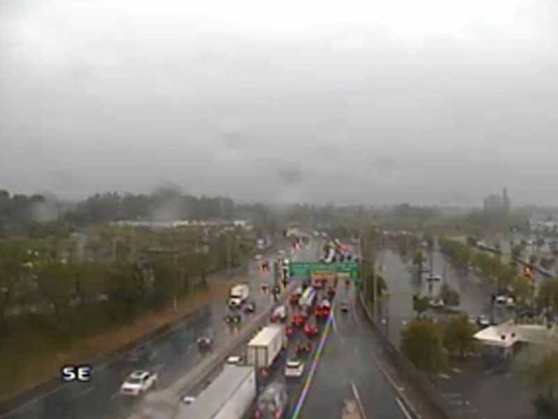 Traffic Advisory: Downed Pole and Wires on NJ 17 in Paramus