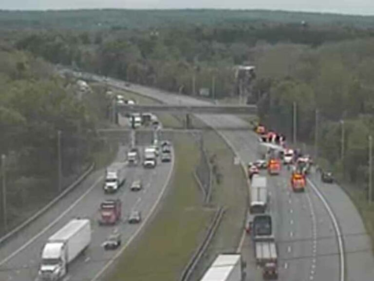 New jersey traffic alert: overturned tractor trailer shuts down i-78 during evening rush - photo licensed by shore news network.