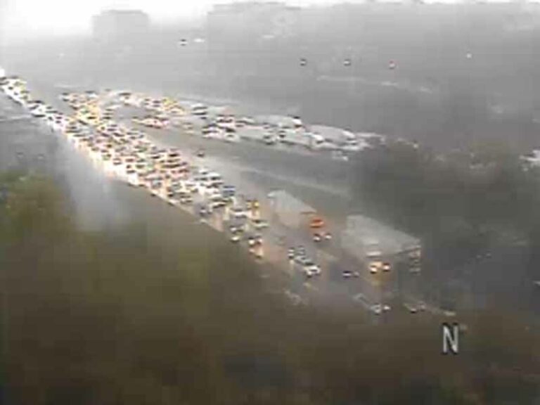 Traffic update: disabled tractor trailer on george washington bridge - photo licensed by shore news network.