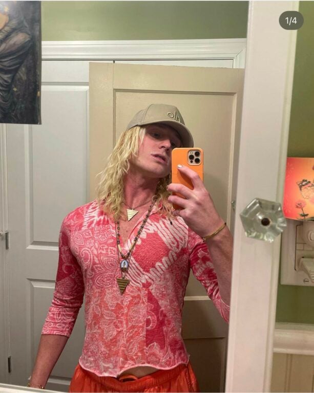 Man Who Stabbed Four Girls at Movie Theater Suspected Of Murder in Connecticut Man Who Stabbed Four Girls at Movie Theater Suspected Of Murder in Connecticut