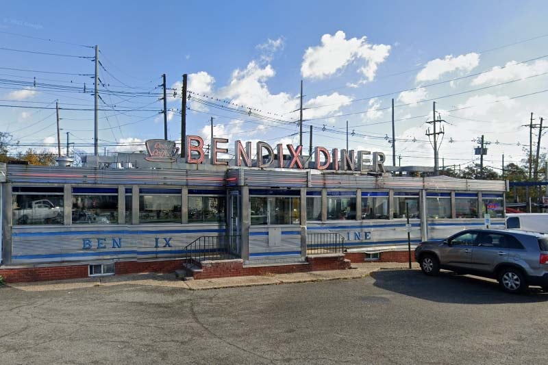 This Blind New Jersey Diner Owner Has No Problems Serving and Running the Joint