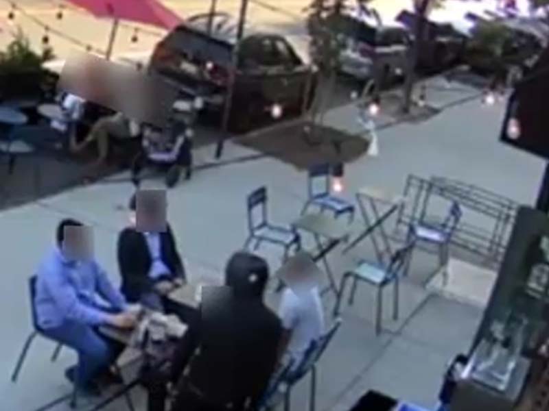 Outdoor Diners Robbed During Meal in Williamsburg
