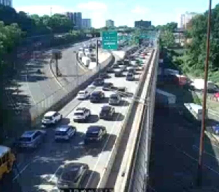 Traffic delay on george washington bridge due to disabled vehicle - photo licensed by shore news network.