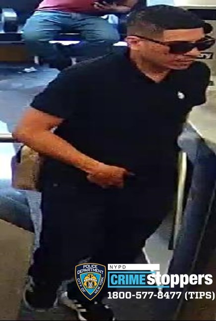 Subway Groper Sought in Queens