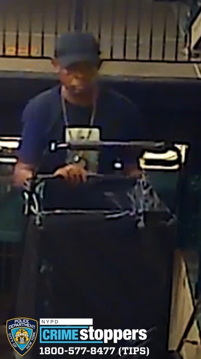 Elderly Man Slashed in New York Subway Robbery Attempt Elderly Man Slashed in New York Subway Robbery Attempt