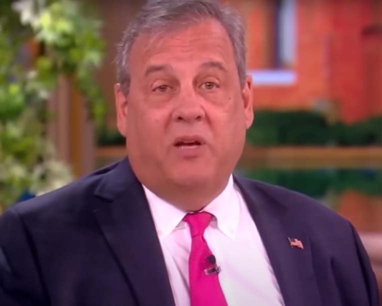 Former Governor Christie Loses Alleged $5 Bet on Presidential Race