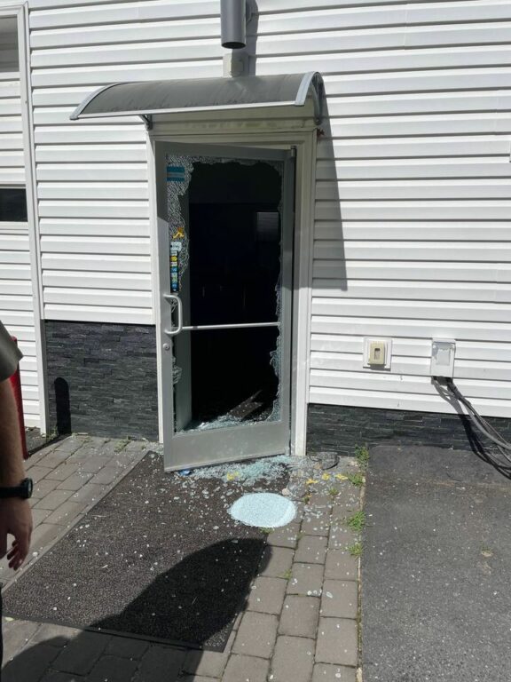 Smash and Grab Thieves Flee With Two Mercedes
