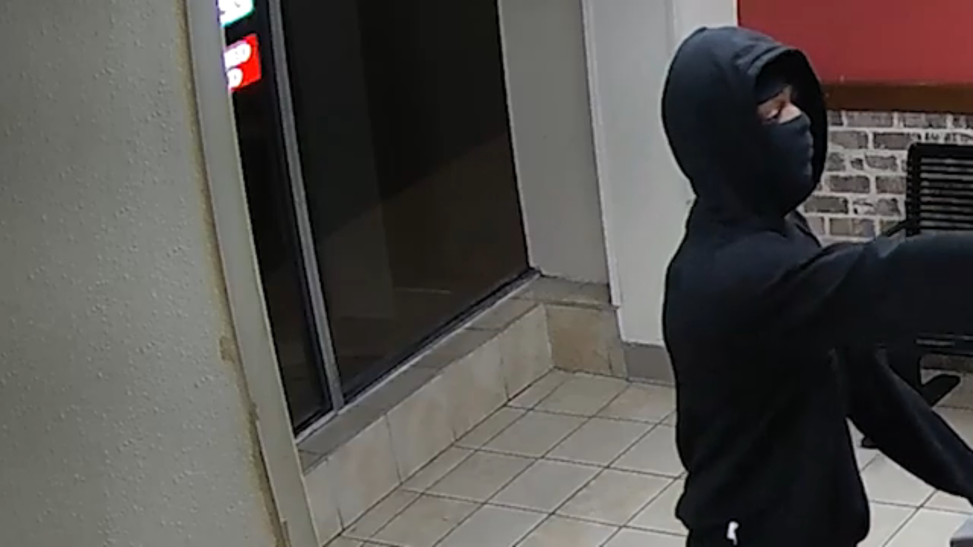 Suspect in Attempted Armed Robbery in D.C. Caught on Camera