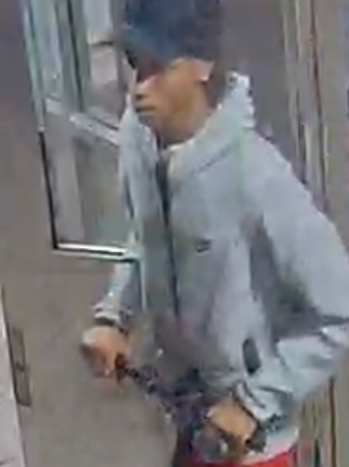Police Seek Public's Help in Identifying Suspects in Upper Manhattan Robbery Police Seek Public's Help in Identifying Suspects in Upper Manhattan Robbery