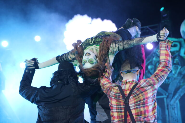 Six flags great adventure turns up the terror with fright fest extreme – presented by snickers! 🎃 - photo licensed by shore news network.