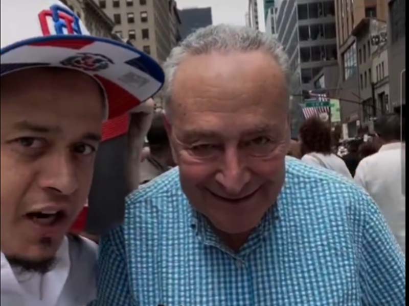 Chuck Schumer Called 'Sc-mb-g' by Dominicans at NYC Dominican Day Parade