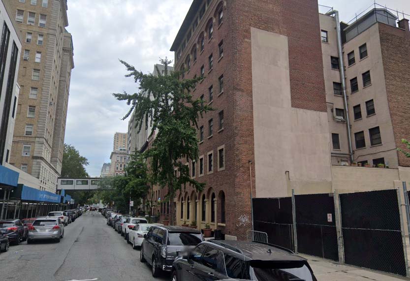 Woman Slashed by Unknown Attacker Near StuyTown